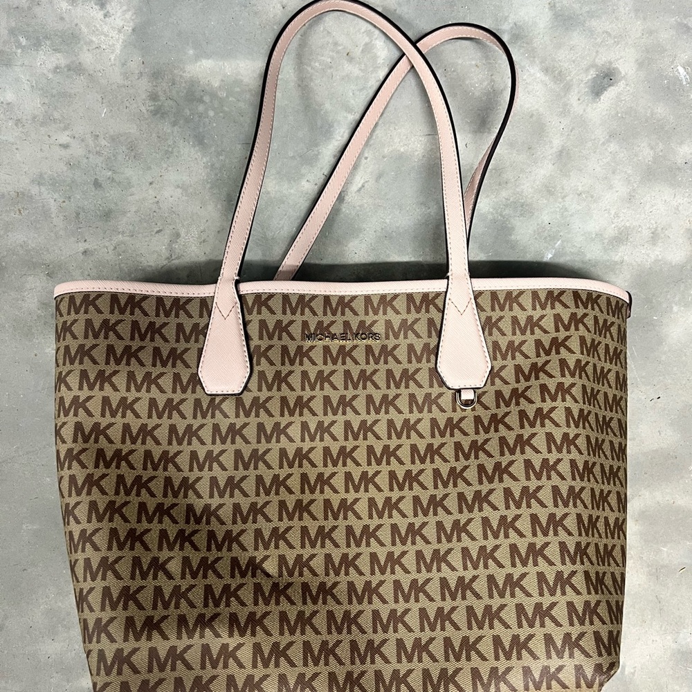 Michael Kors reversible bag/purse ⭐️